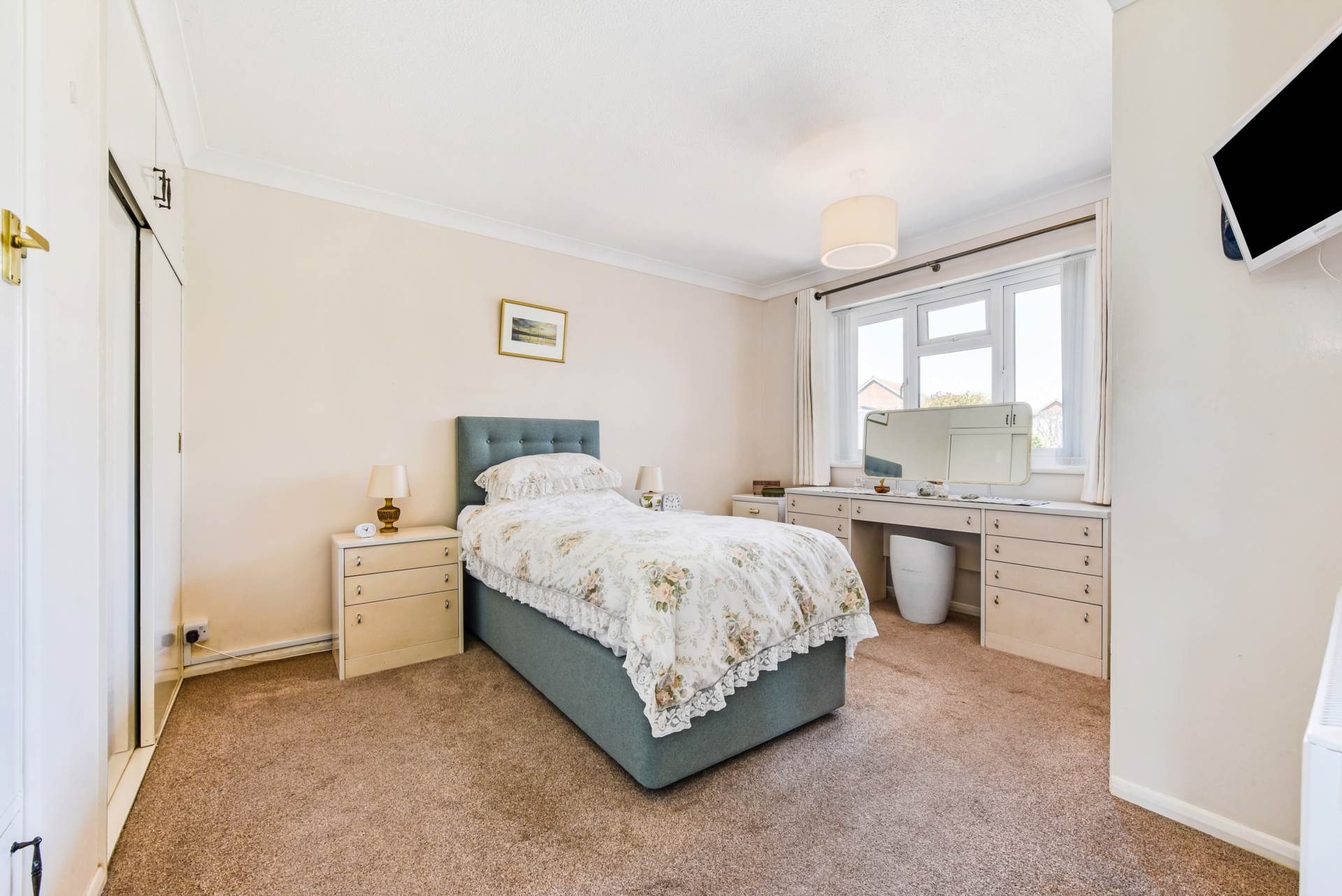 Additional Property Image 2 bedroom Detached Bungalow for sale in Chichester 9