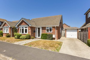 2 bedroom Detached Bungalow for sale in Chichester