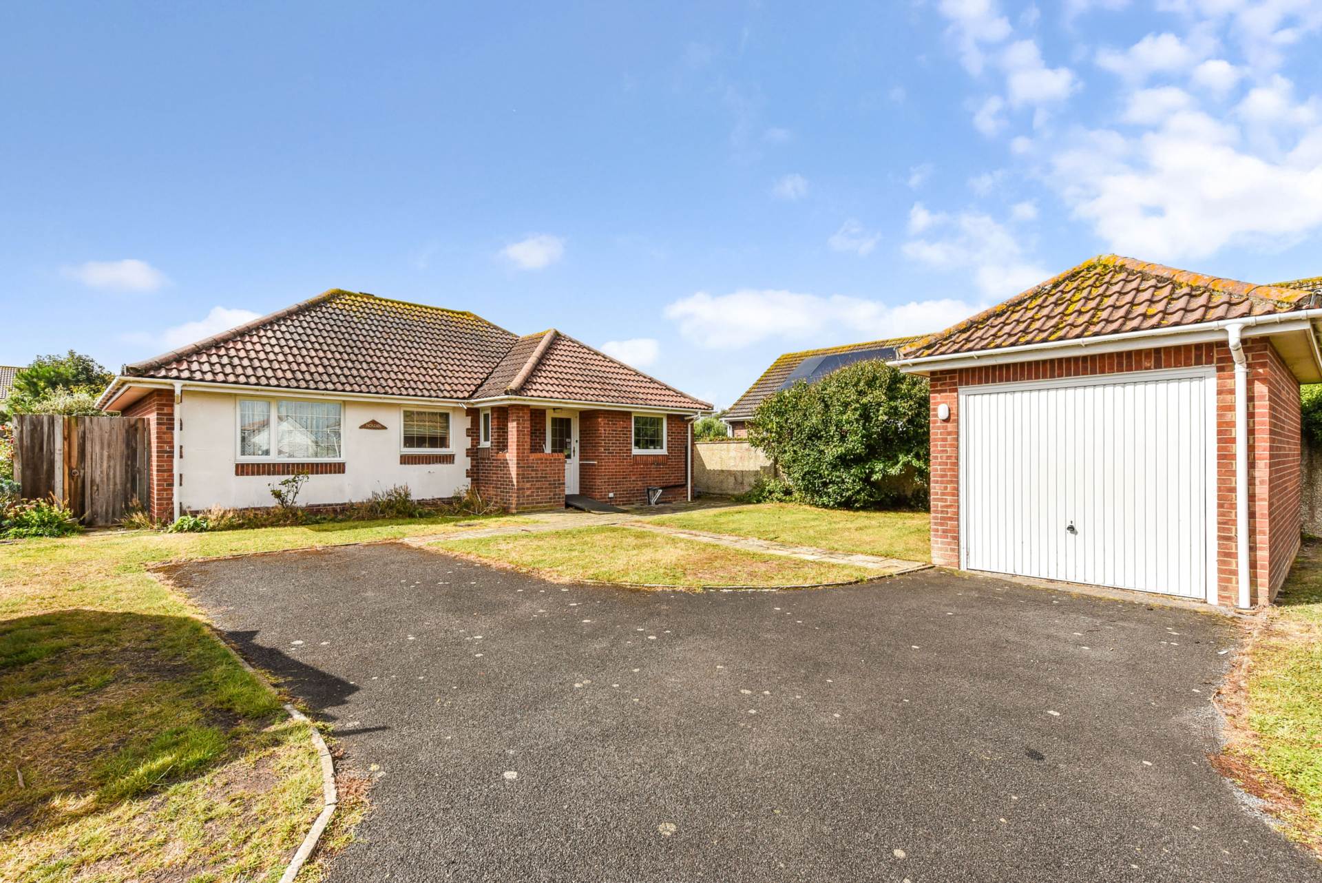 4 bedroom Detached Bungalow for sale in Chichester