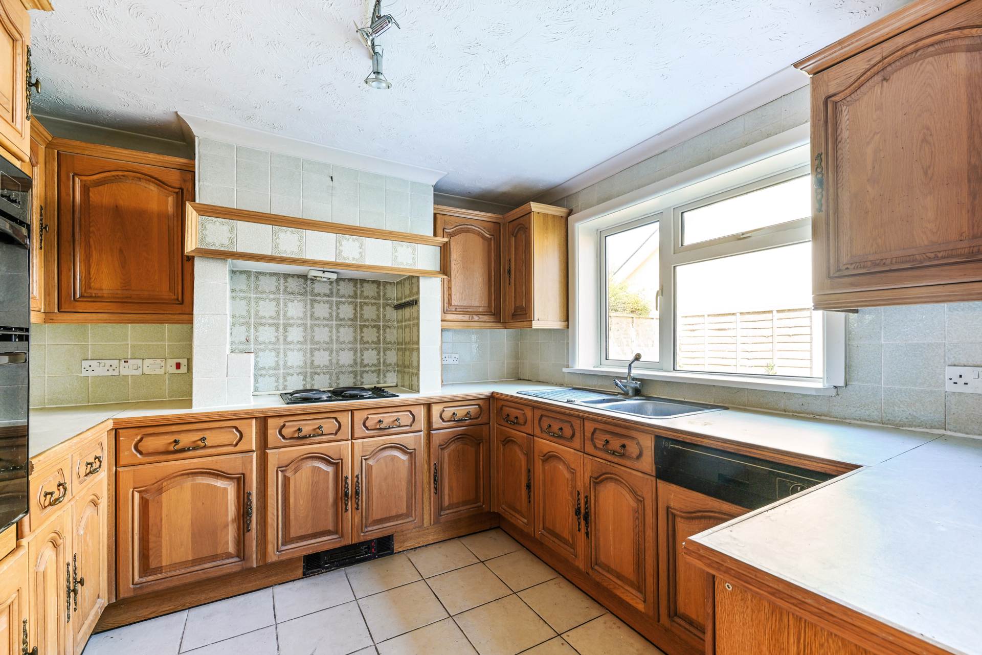 Additional Property Image 5 bedroom Detached for sale in Chichester 3