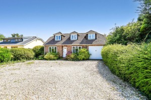 5 bedroom Detached for sale in Chichester