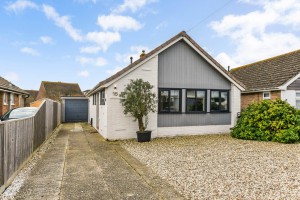 3 bedroom Detached Bungalow to rent in Chichester