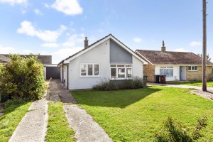 2 bedroom Detached Bungalow for sale in Chichester