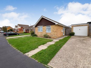 2 bedroom Detached Bungalow for sale in Chichester