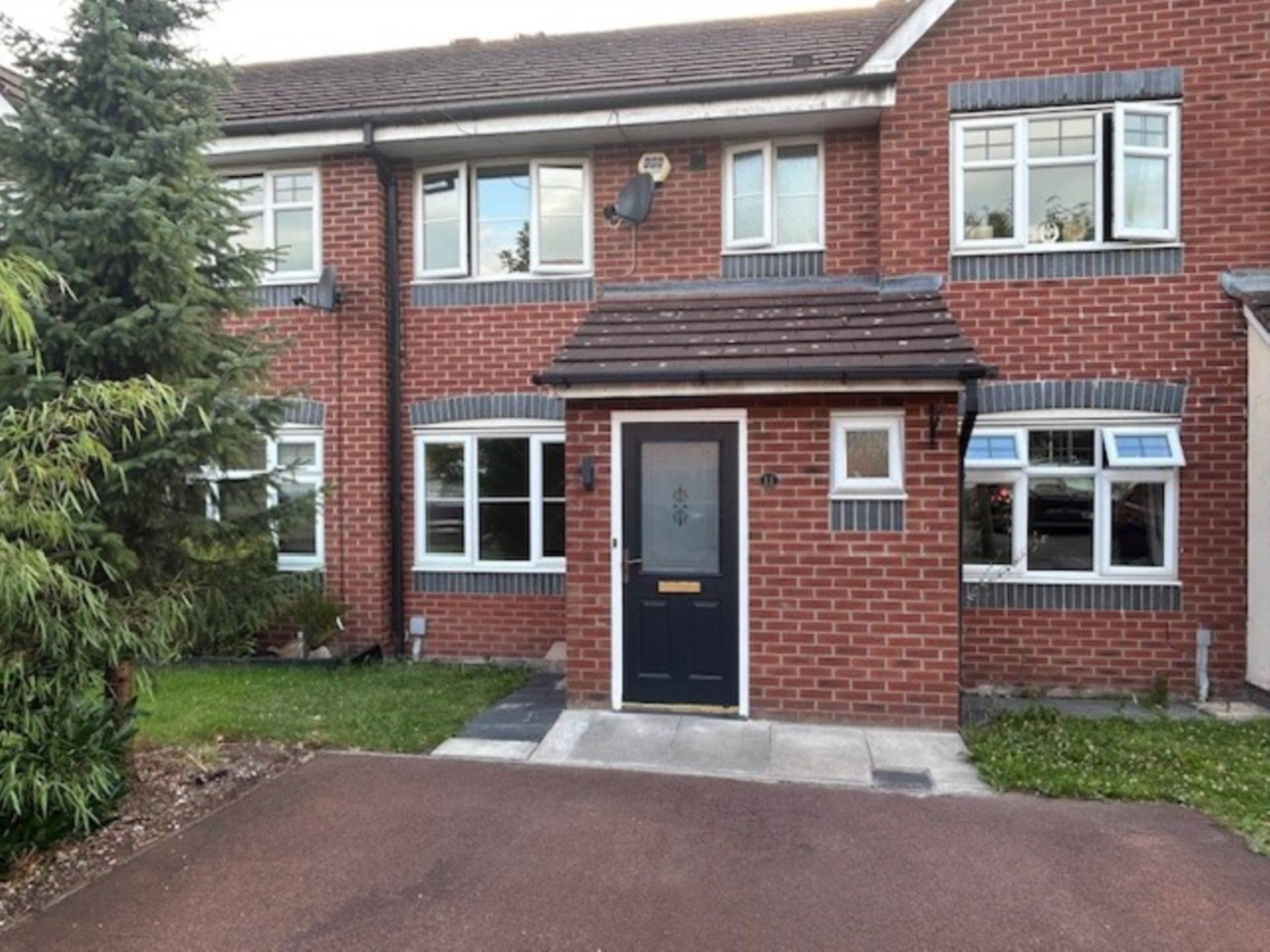3 bedroom Mews to rent in Bury