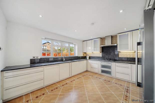 Additional Property Image 6 bedroom Detached for sale in Manchester 10