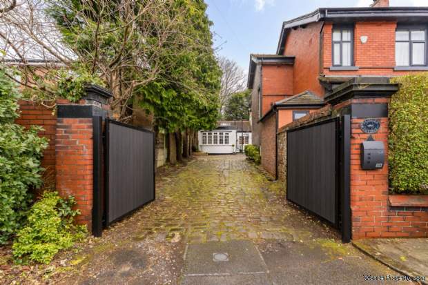 Additional Property Image 3 bedroom Detached for sale in Manchester 19
