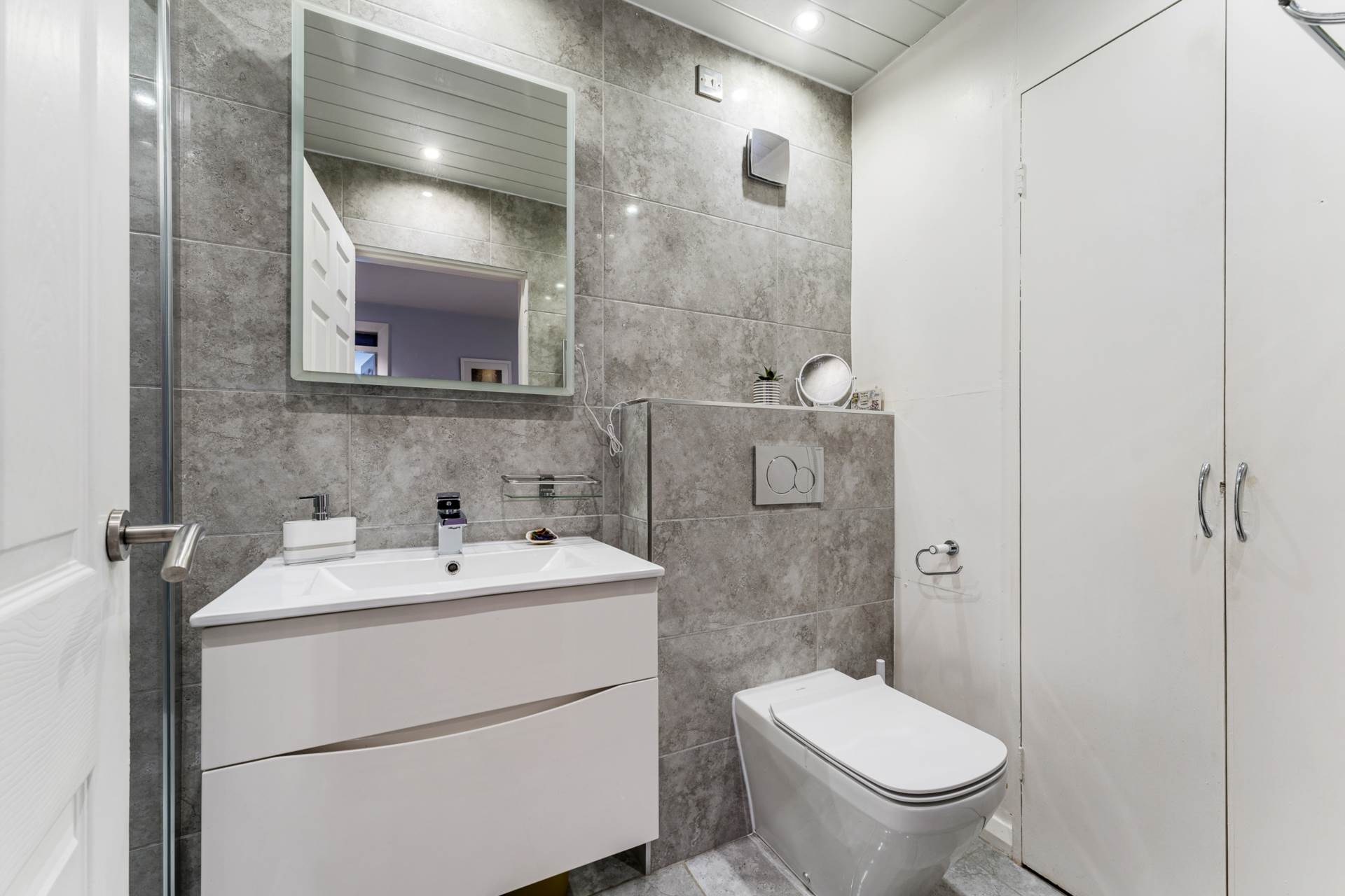 Additional Property Image 2 bedroom Apartment for sale in Salford 20