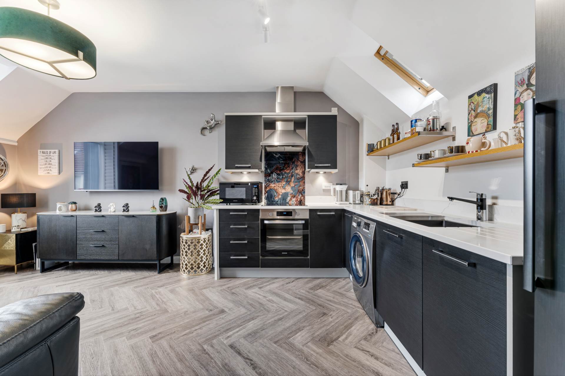 Additional Property Image 2 bedroom Detached to rent in Salford 4
