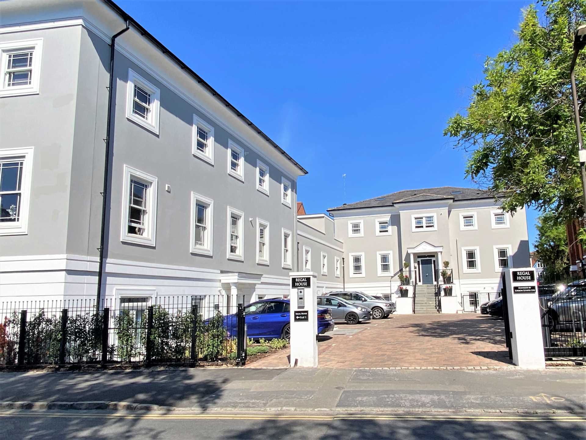 2 bedroom Apartment to rent in Marlow