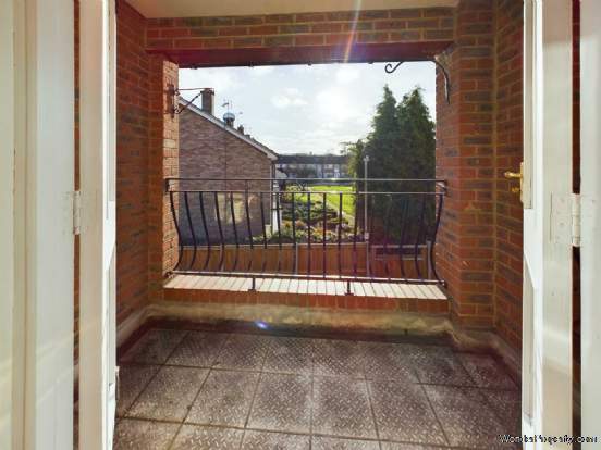 Additional Property Image 2 bedroom Flat for sale in Marlow 6