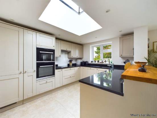 Additional Property Image 4 bedroom Detached for sale in Frieth 3