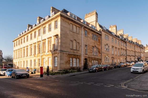 2 bedroom Maisonette to rent in Bath