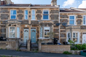2 bedroom Terraced to rent in Bath