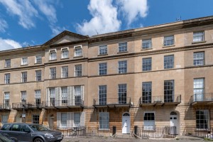 3 bedroom Apartment to rent in Bath