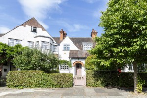 3 bedroom Apartment to rent in London