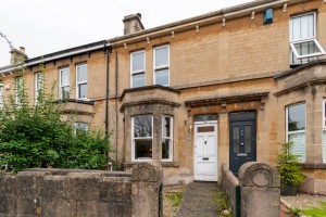 2 bedroom Terraced to rent in Bath
