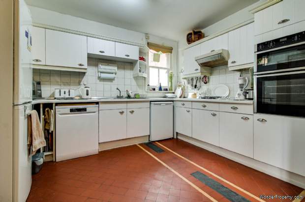 Additional Property Image 4 bedroom Detached for sale in Lewes 9