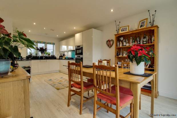 Additional Property Image 4 bedroom Detached for sale in Lewes 3
