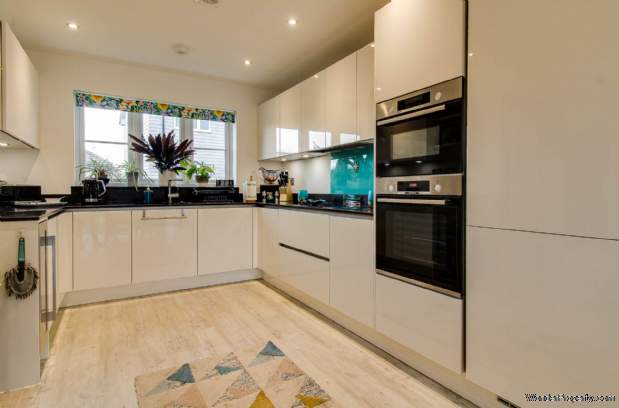 Additional Property Image 4 bedroom Detached for sale in Lewes 5