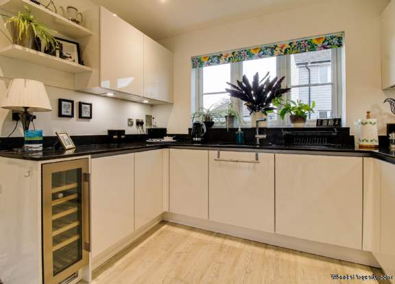 Additional Property Image 4 bedroom Detached for sale in Lewes 6