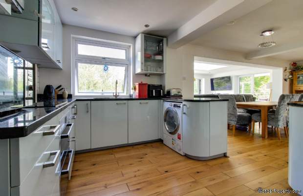 Additional Property Image 6 bedroom Detached for sale in Lewes 9