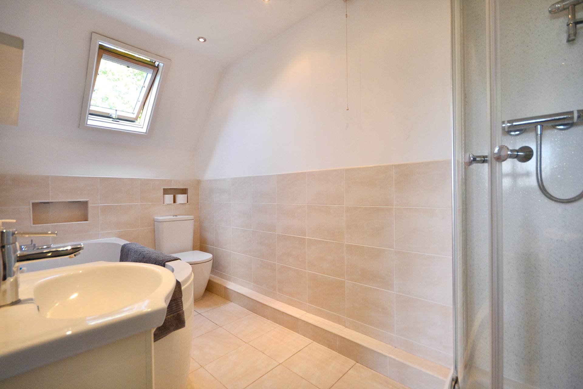 Additional Property Image 4 bedroom Detached for sale in Tewkesbury 14