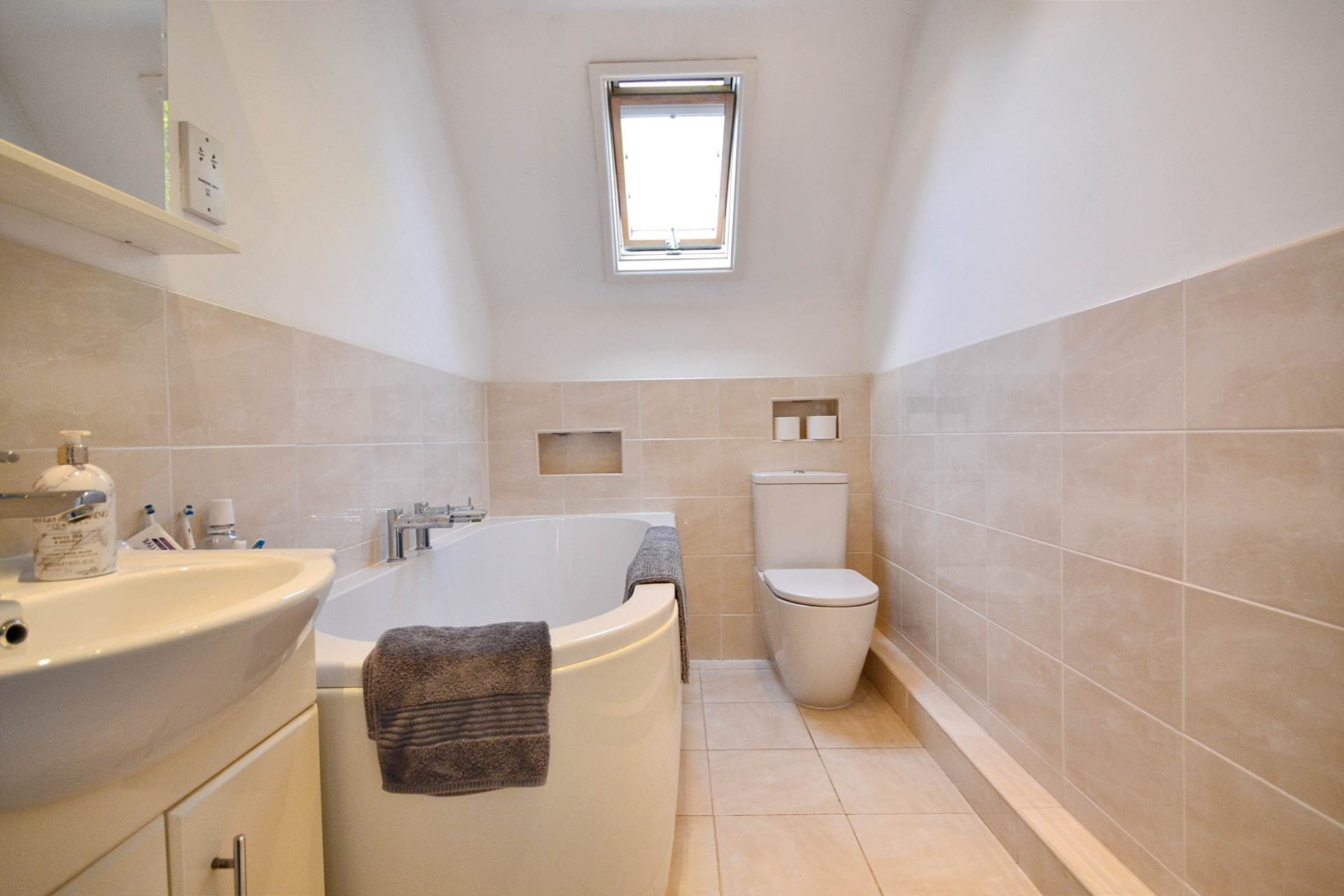 Additional Property Image 4 bedroom Detached for sale in Tewkesbury 15