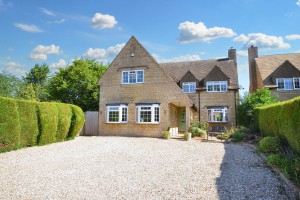 4 bedroom Detached for sale in Tewkesbury