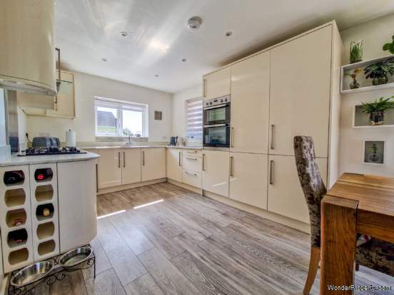 Additional Property Image 3 bedroom Detached for sale in Cheltenham 9