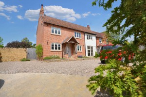 4 bedroom Detached for sale in Tewkesbury