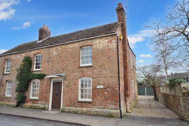 3 bedroom Semi Detached for sale in Tewkesbury