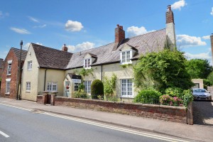 4 bedroom Detached for sale in Pershore