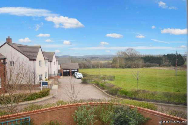 Additional Property Image 4 bedroom Detached for sale in Tewkesbury 8