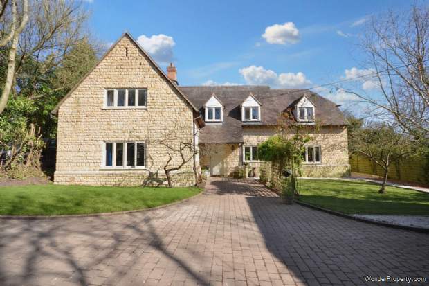 5 bedroom Detached for sale in Evesham