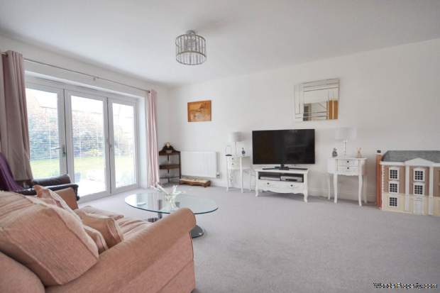 Additional Property Image 5 bedroom Detached for sale in Cheltenham 10