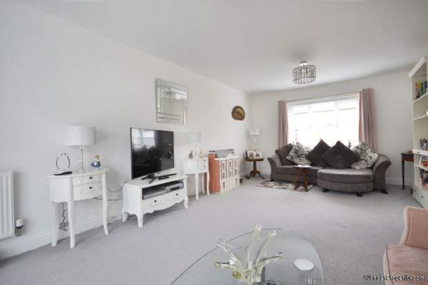 Additional Property Image 5 bedroom Detached for sale in Cheltenham 12