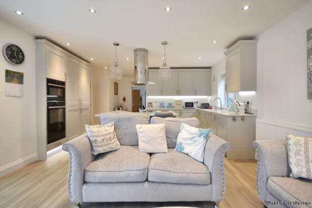 Additional Property Image 5 bedroom Detached for sale in Cheltenham 6