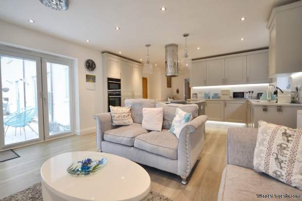 Additional Property Image 5 bedroom Detached for sale in Cheltenham 7