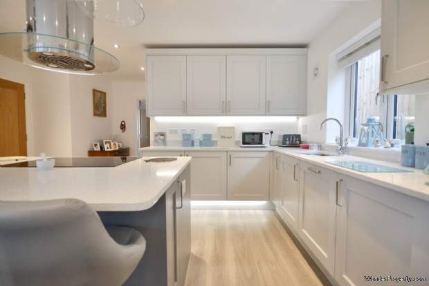 Additional Property Image 5 bedroom Detached for sale in Cheltenham 8