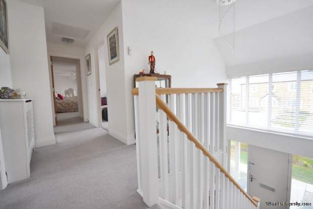 Additional Property Image 5 bedroom Detached for sale in Cheltenham 9