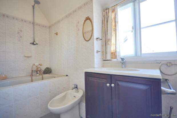Additional Property Image 4 bedroom Detached for sale in Tewkesbury 8