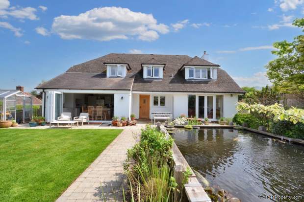 5 bedroom Detached for sale in Pershore