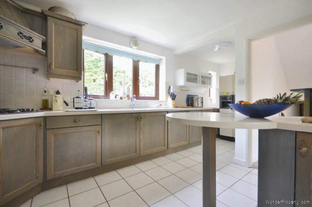 Additional Property Image 5 bedroom Detached for sale in Worcester 12
