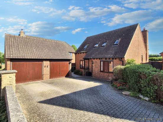 4 bedroom Detached for sale in Tewkesbury