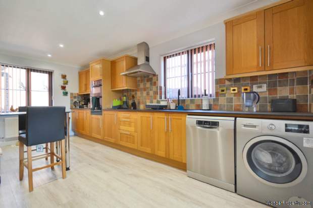 Additional Property Image 4 bedroom Detached for sale in Tewkesbury 6