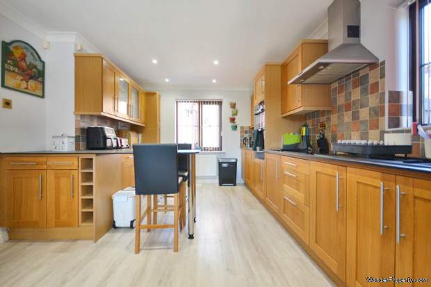 Additional Property Image 4 bedroom Detached for sale in Tewkesbury 7