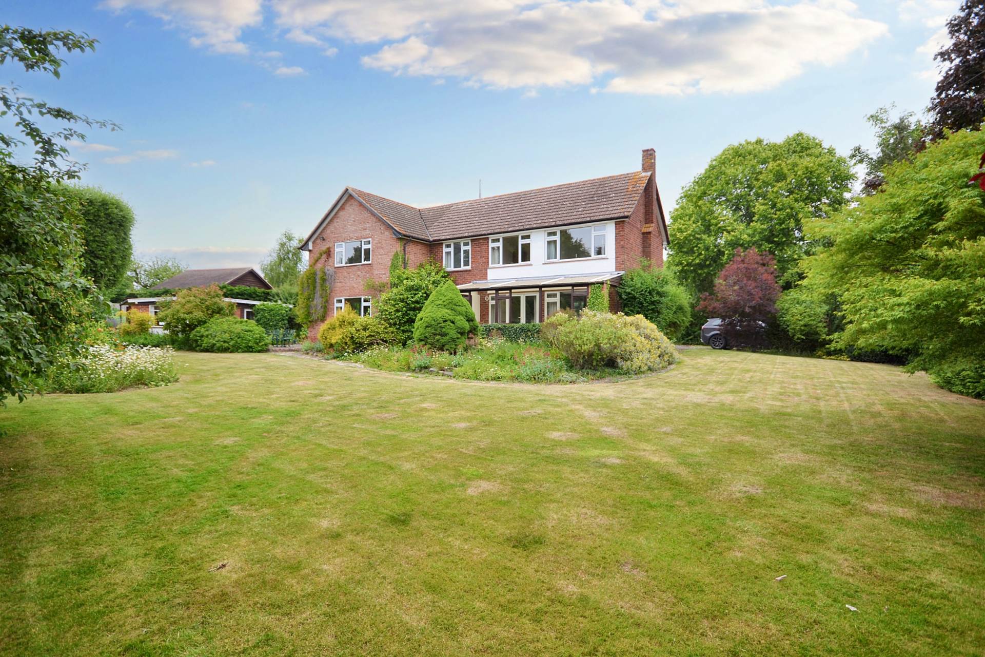 5 bedroom Detached for sale in Gloucester