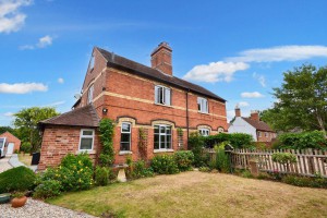 4 bedroom Semi Detached for sale in Tewkesbury