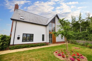 3 bedroom Detached for sale in Cheltenham